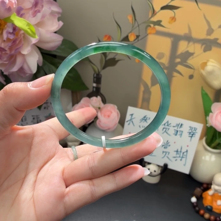 翡翠未镶嵌手镯冰晴底飘阳绿