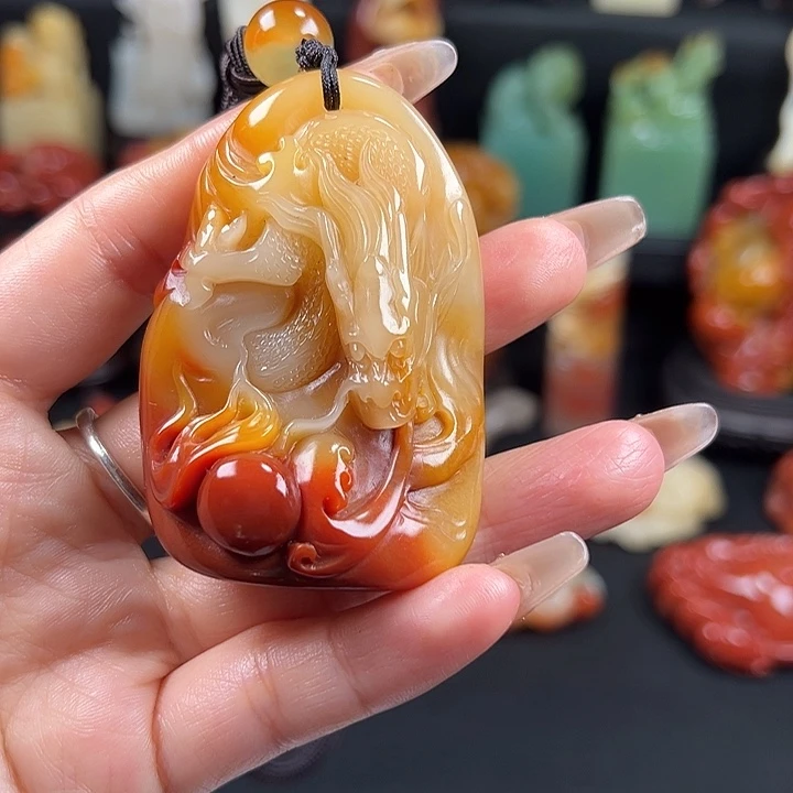 寿山石三彩老性芙蓉石