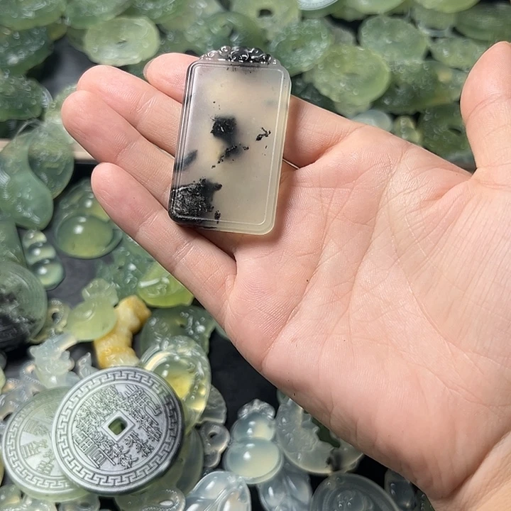 未镶嵌蛇纹石玉颈饰