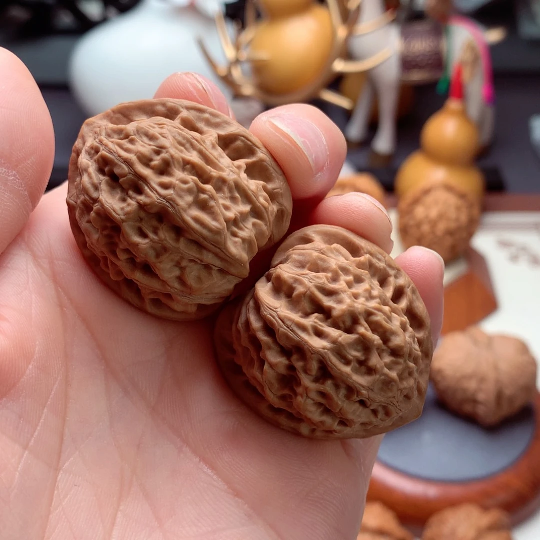 文玩核桃吊坠金牛。 全品。   6号