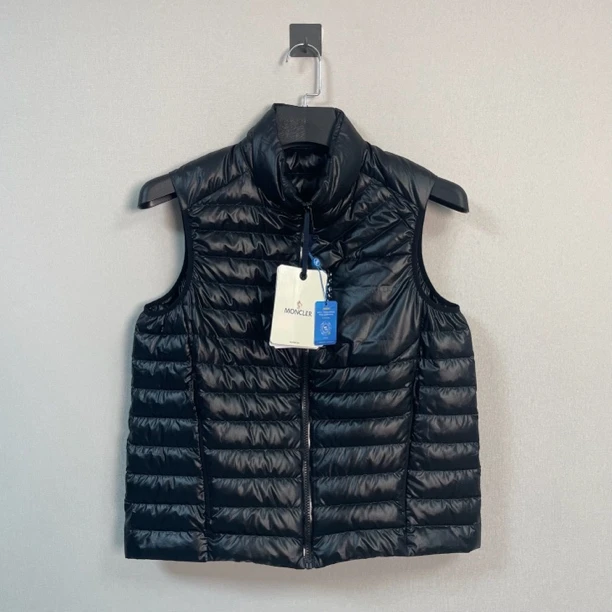 未使用 MONCLER 新款字母印花羽绒背心/带吊/3码/价10100