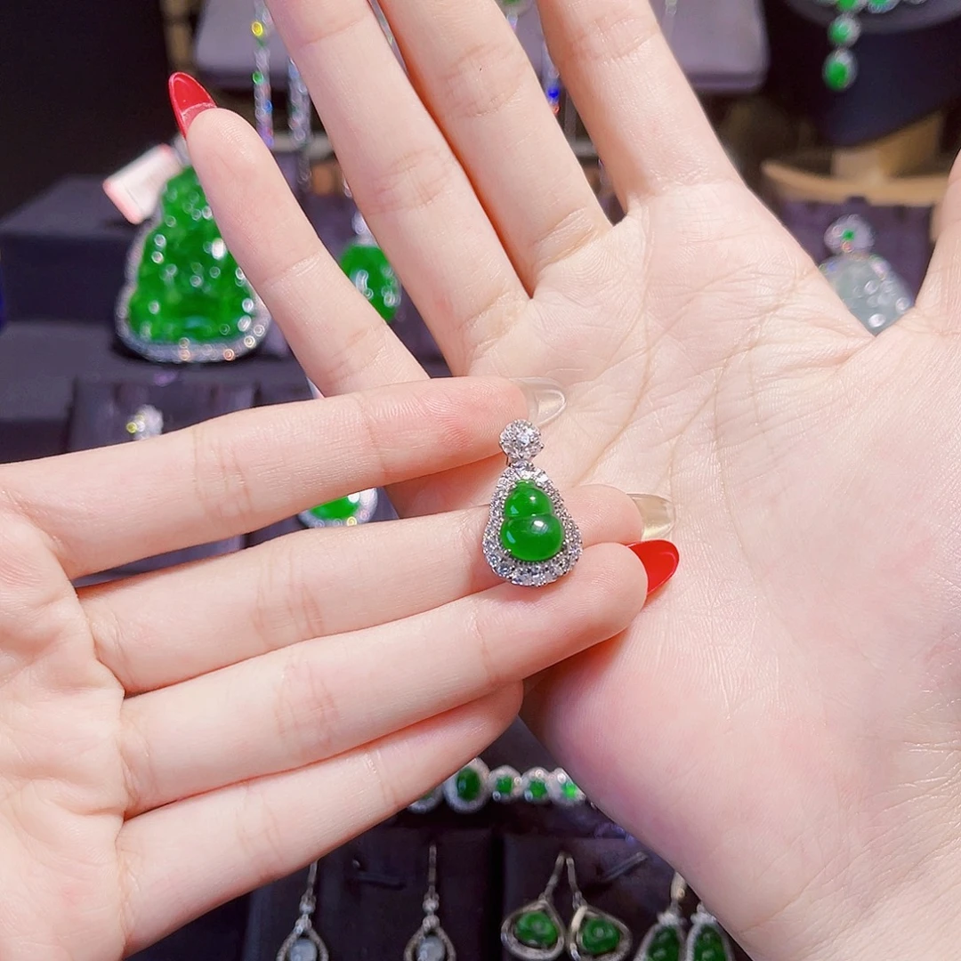 椰***萝颈饰银S925镶嵌翡翠葫芦