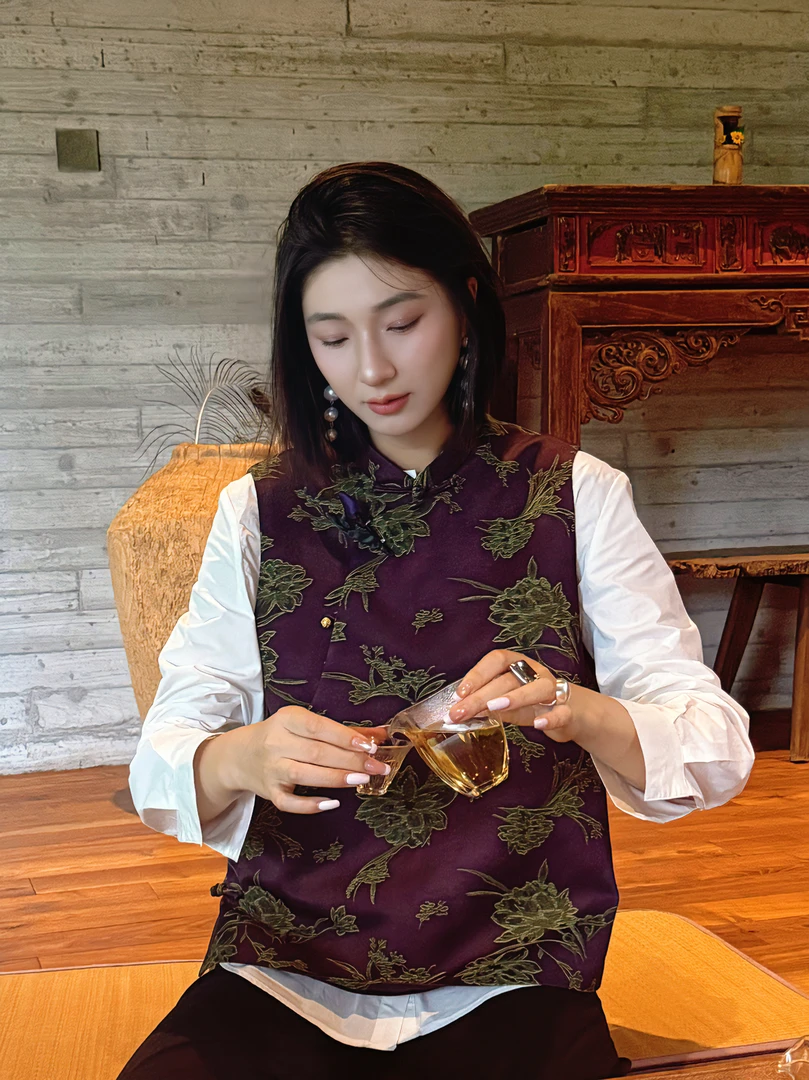 【紫气东来】深圳原创设计新中式盘扣秋季复古百搭风提花马夹马甲