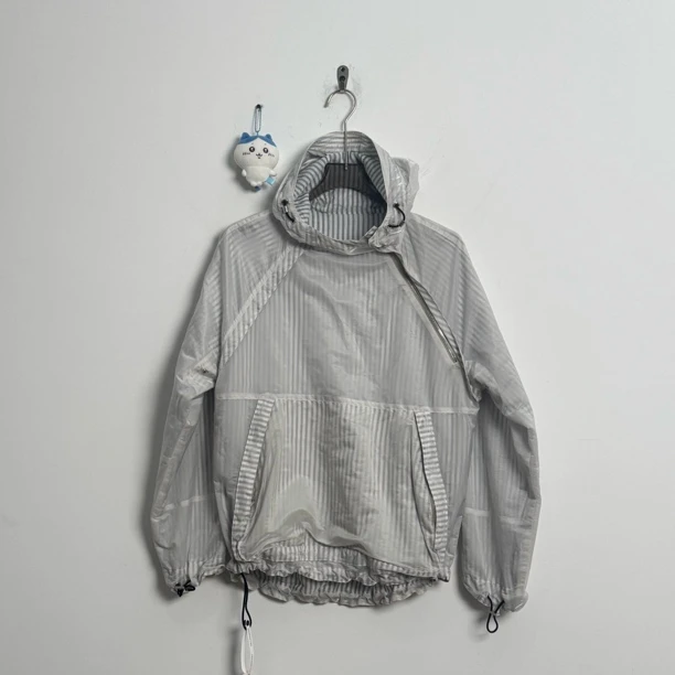 99新 DIOR/迪奥 Dior 秀款高公价灰色条纹冲锋衣 44码