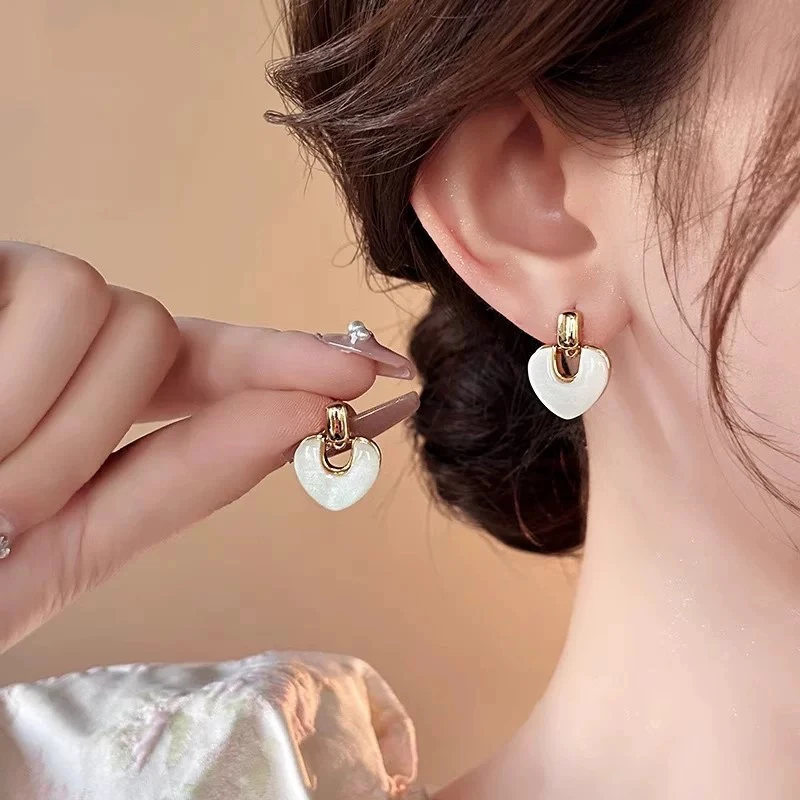 铜合金耳饰 爱心形耳环高级感耳饰小众设计独特耳钉气质耳扣K1007
