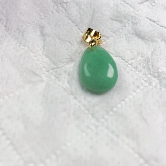 翡翠颈饰未镶嵌寒**影吊坠