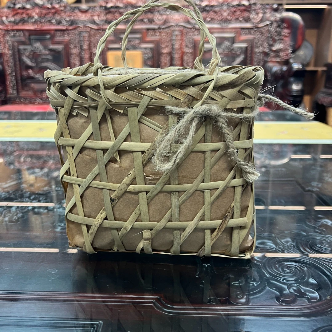 【00515-10】皇淳御尊 竹编马背茶 普洱茶 生茶  800g
