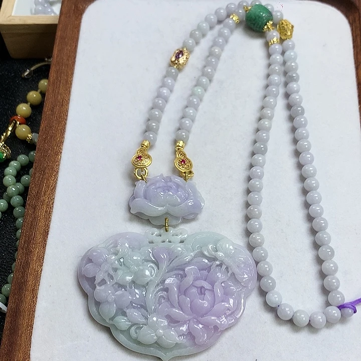 翡翠颈饰未镶嵌吊坠