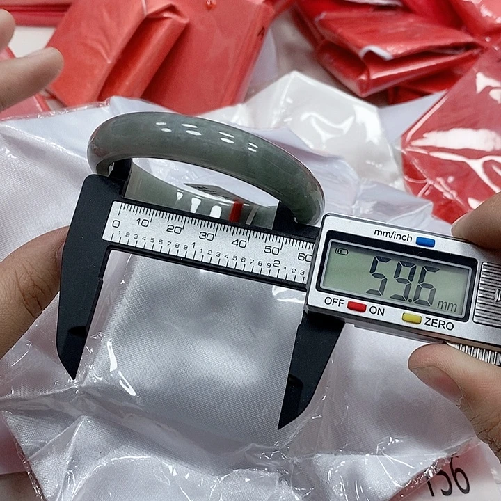 翡翠手镯未镶嵌156