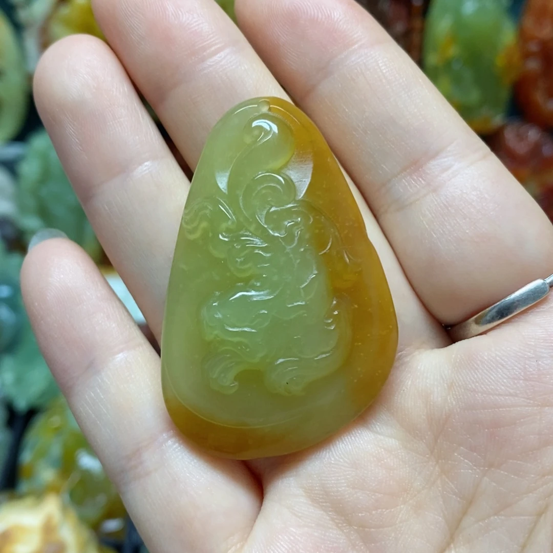 岫玉未镶嵌吊坠(赠链)