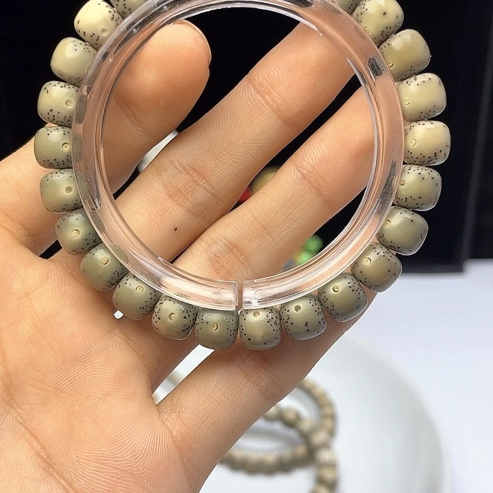 星月菩提手串小***_卡9通体