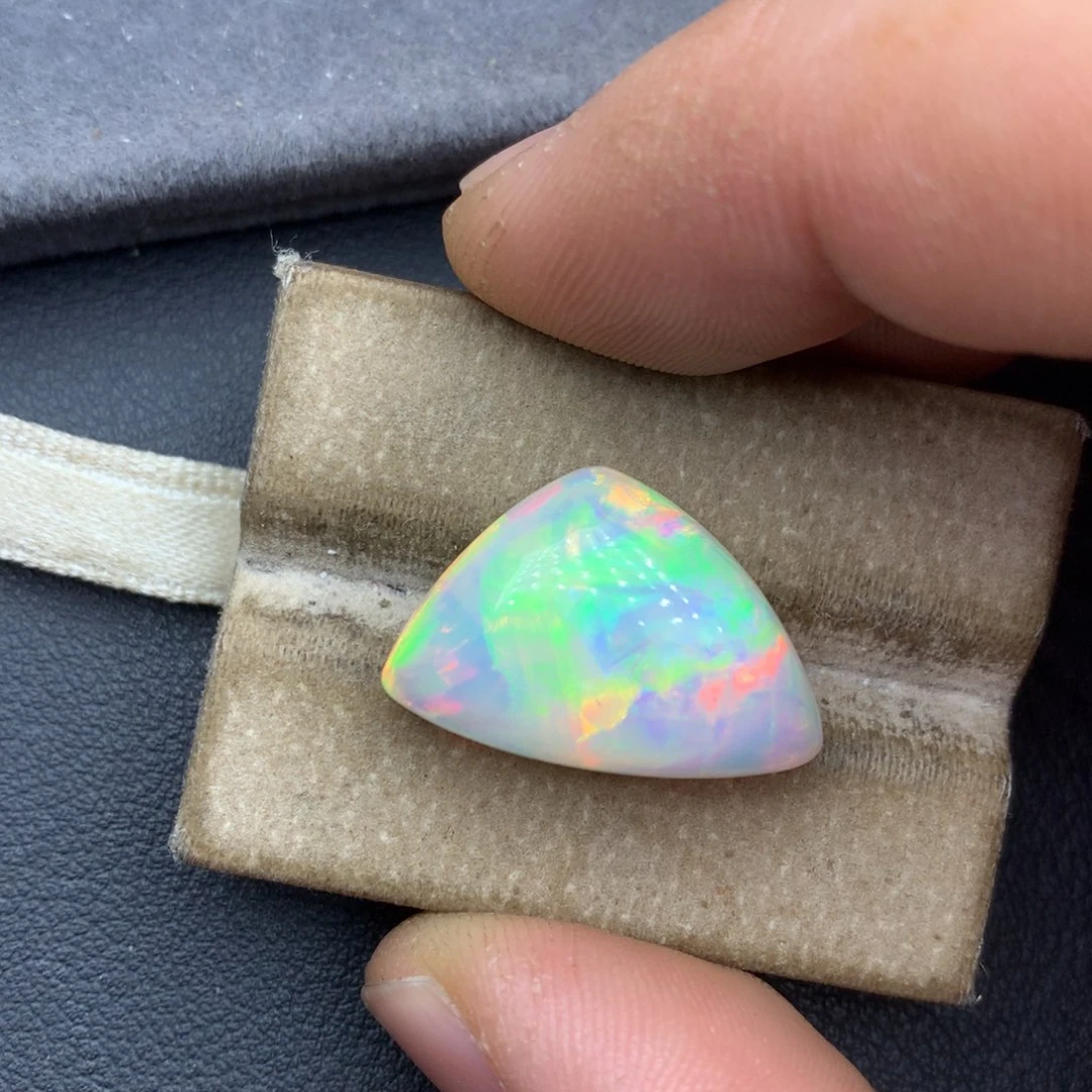 未镶嵌欧泊裸石13ct