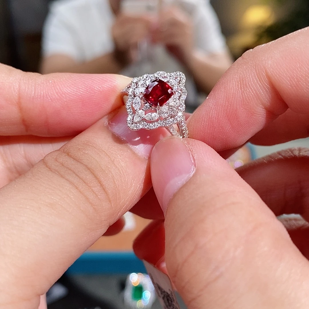 18K金镶嵌戒指红宝石1.02ct