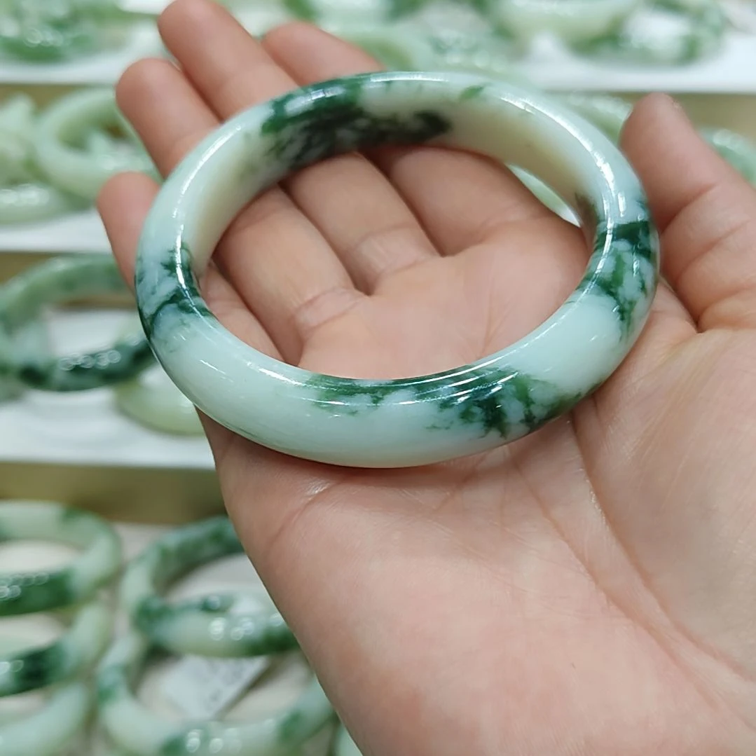透闪石-蛇纹石玉手镯未镶嵌十**妆