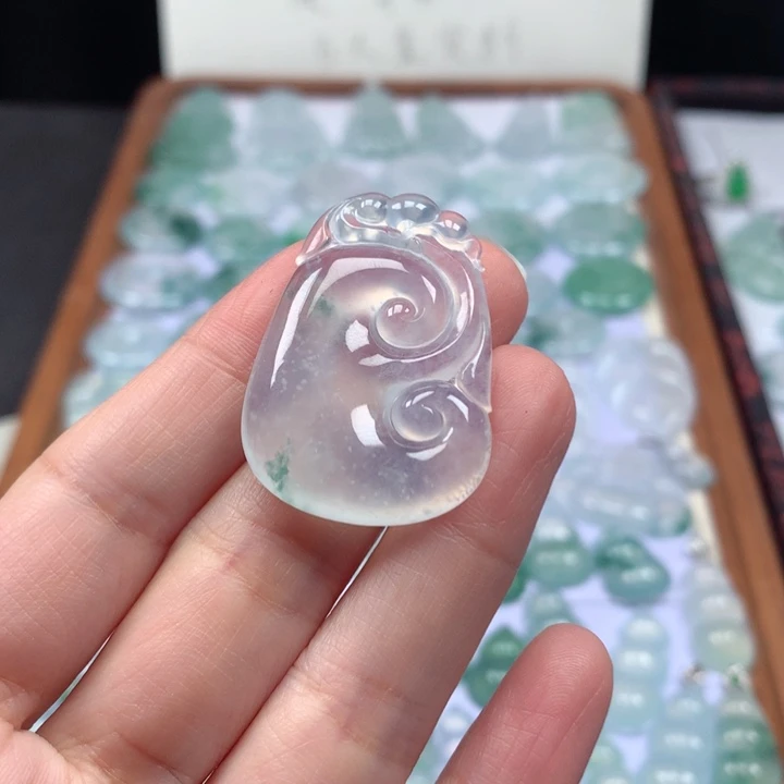 颈饰未镶嵌翡翠高冰飘花如意