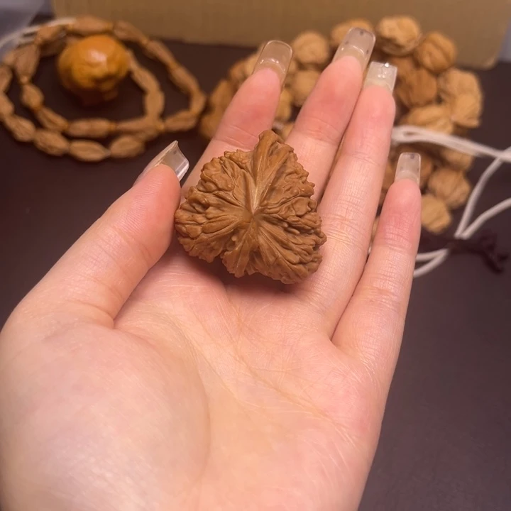 齐***齐吊坠桃核蛇头单只异型有瑕