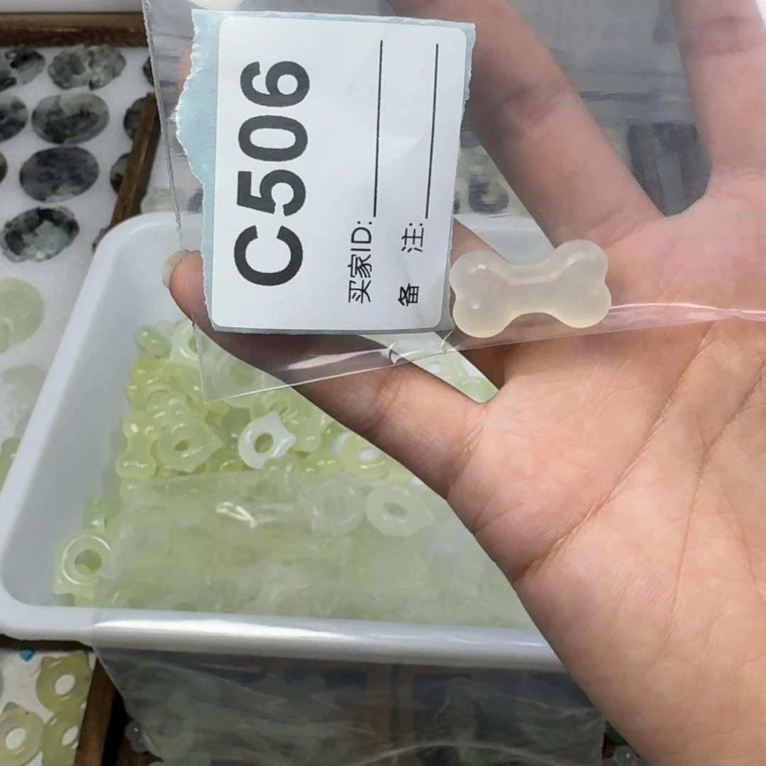 肉***包蛇纹石玉未镶嵌吊坠