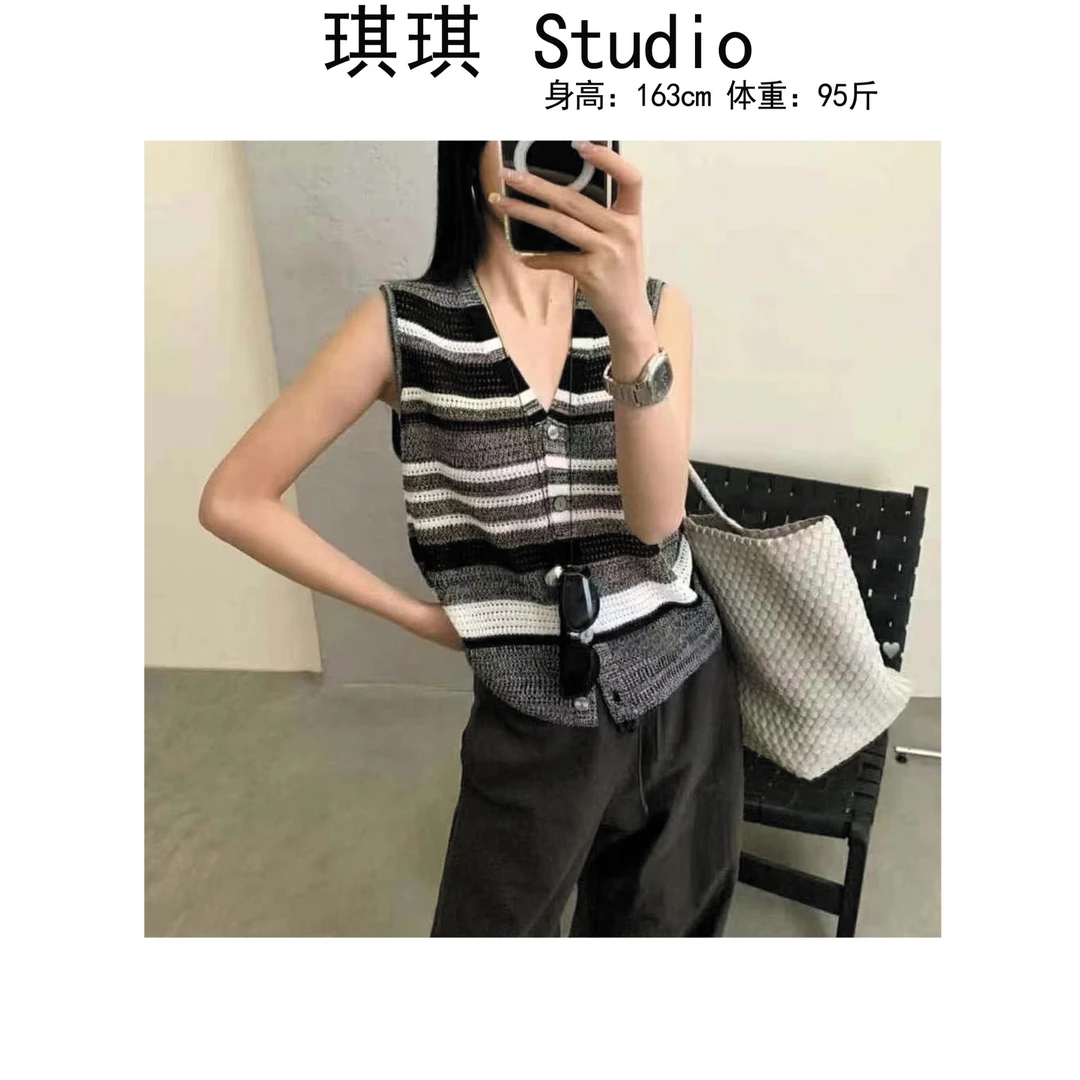 《琪琪家》夏季新款潮流气质时尚v领排扣显瘦减龄条纹马甲-B