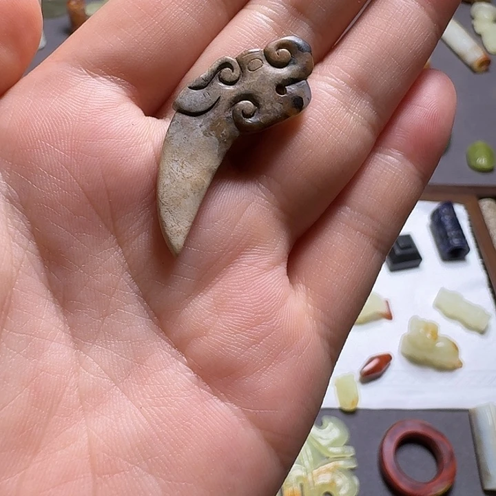 爱***油颈饰未镶嵌和田玉（糖玉）