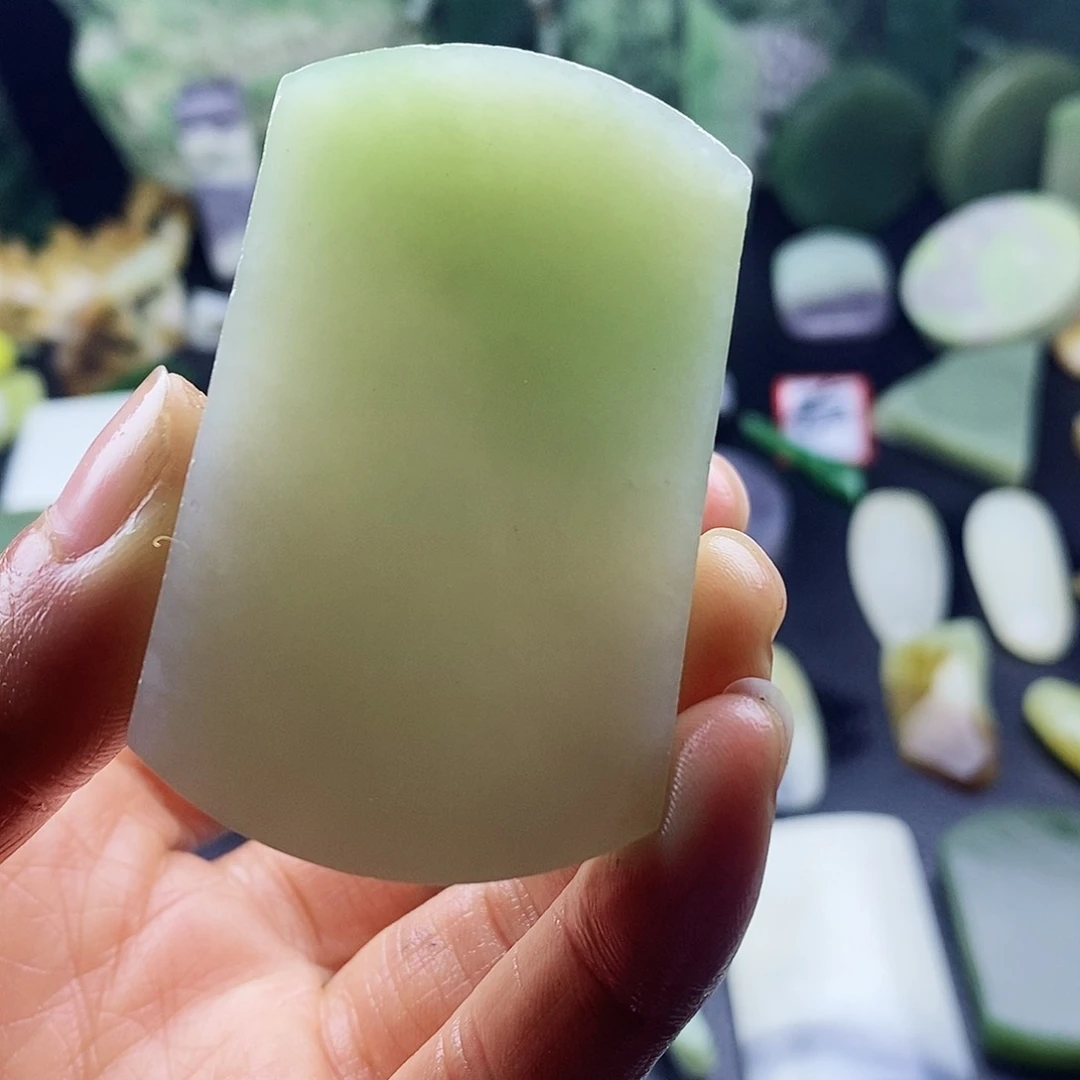 未镶嵌和田玉（糖玉）挂件梅**香