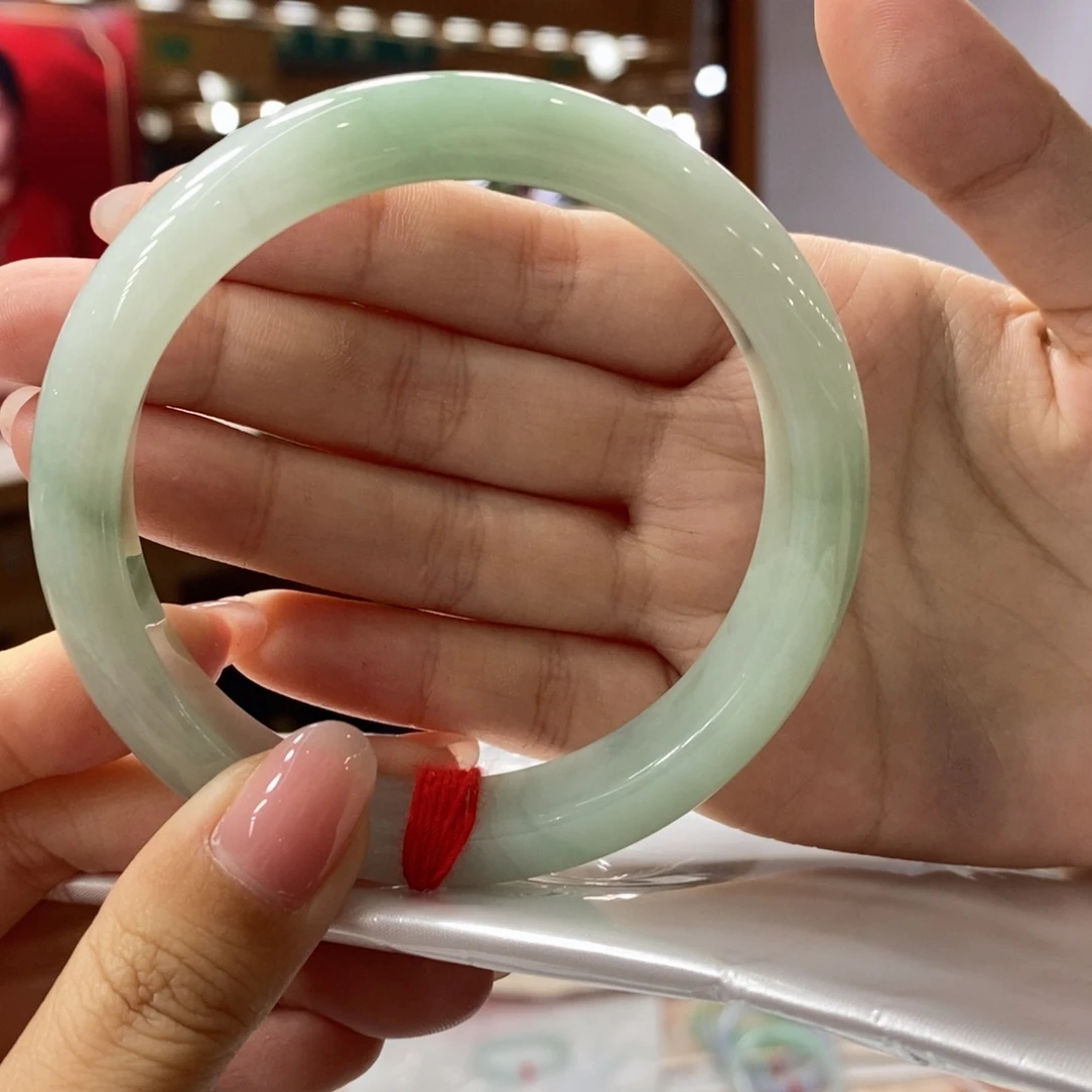 翡翠手镯未镶嵌小*吖翡翠