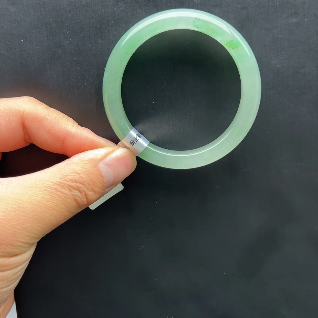 石英质玉（非洲翠）未镶嵌手镯