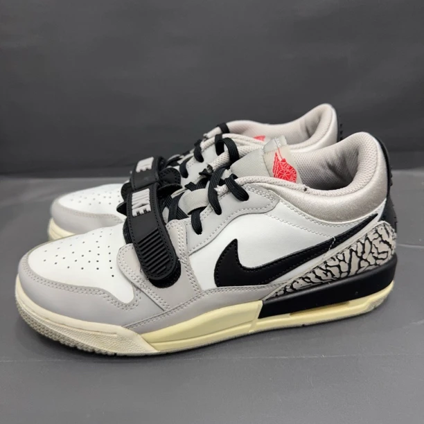Nike AJ312 灰白 39码休闲鞋