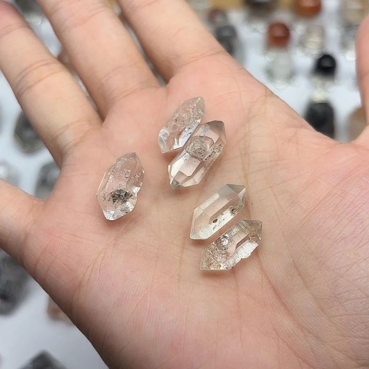 水晶未镶嵌颈饰5颗闪灵钻