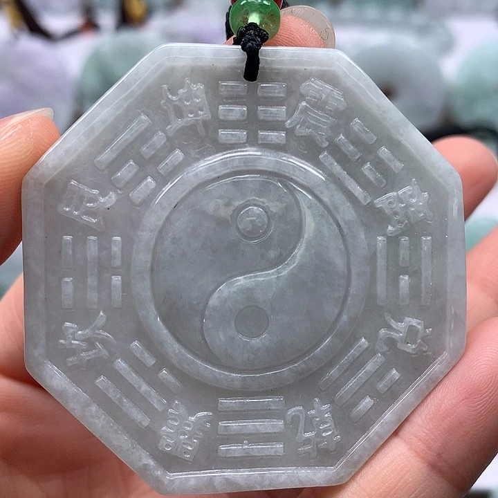 翡翠未镶嵌颈饰大