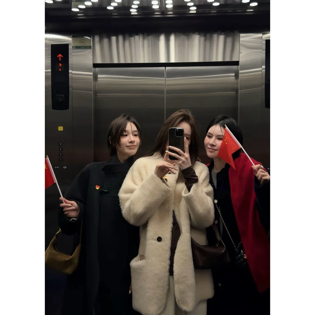 Az LongQuan 中长款米色拉贡皮草 2025冬季设计师新款XR10121