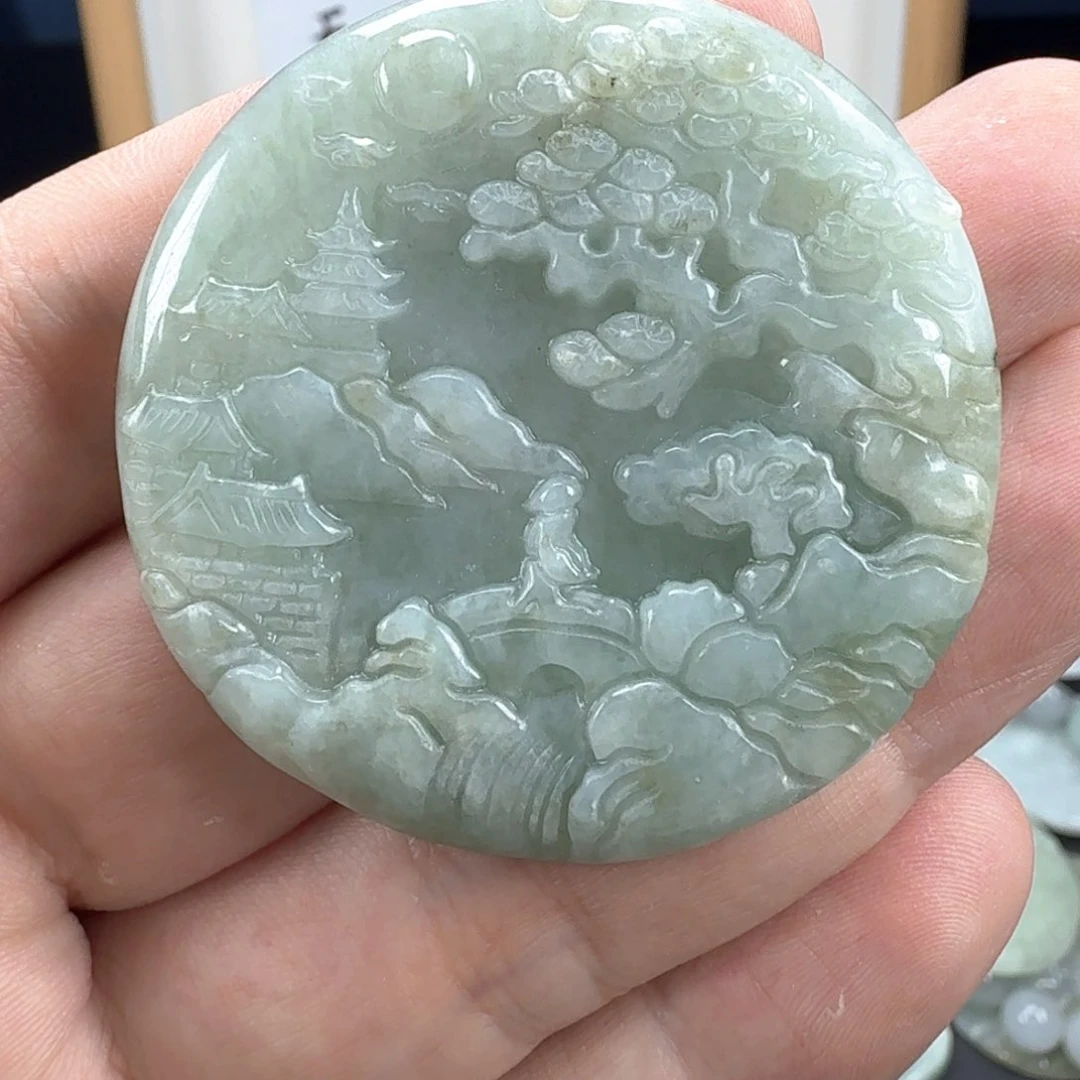 翡翠挂件未镶嵌翡翠