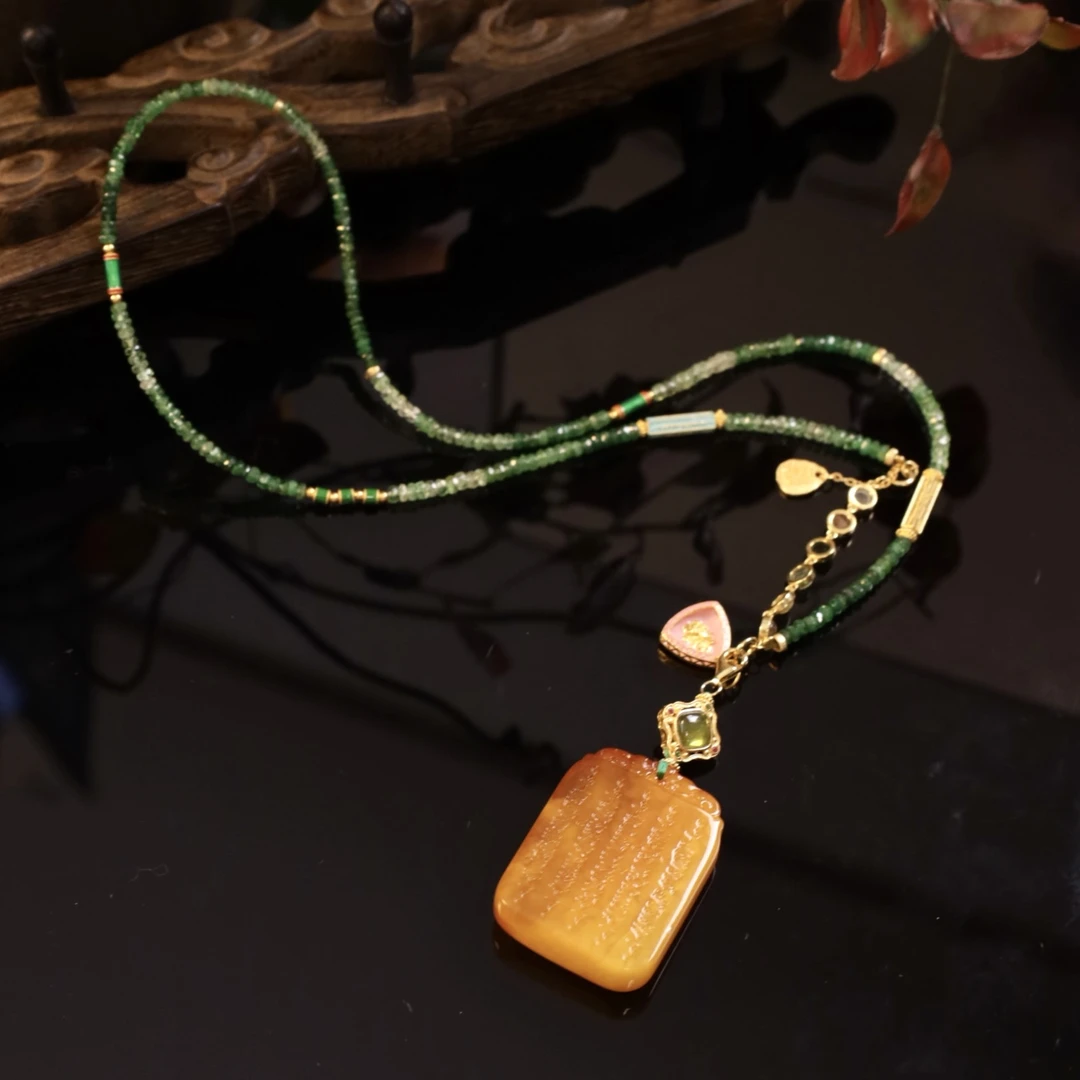 【心如珠宝甄选】五条经文无事牌 蜜蜡沙弗莱项链 XK02406