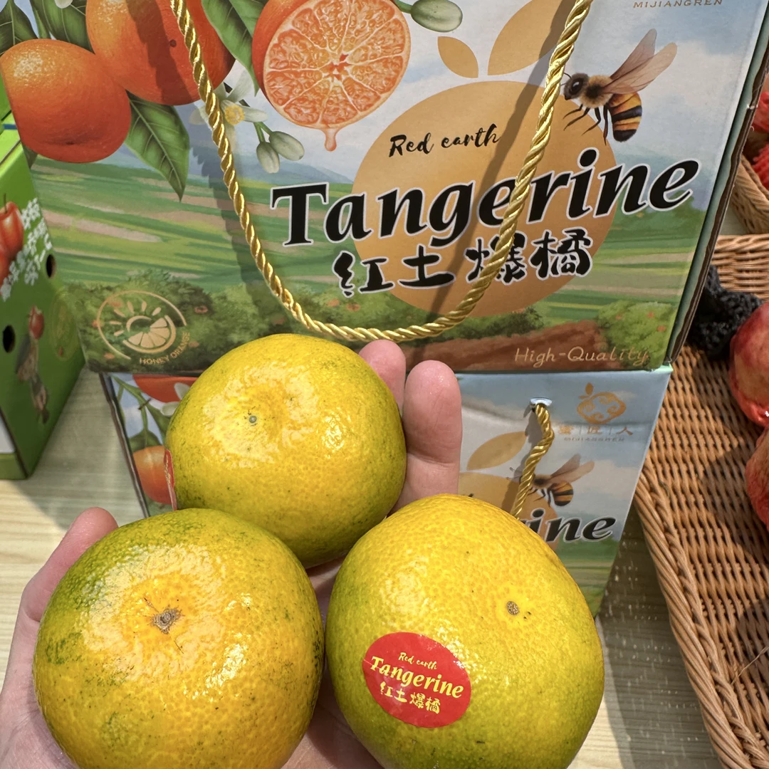 红土爆橘，橘味浓郁，一箱净重净重3斤半左右