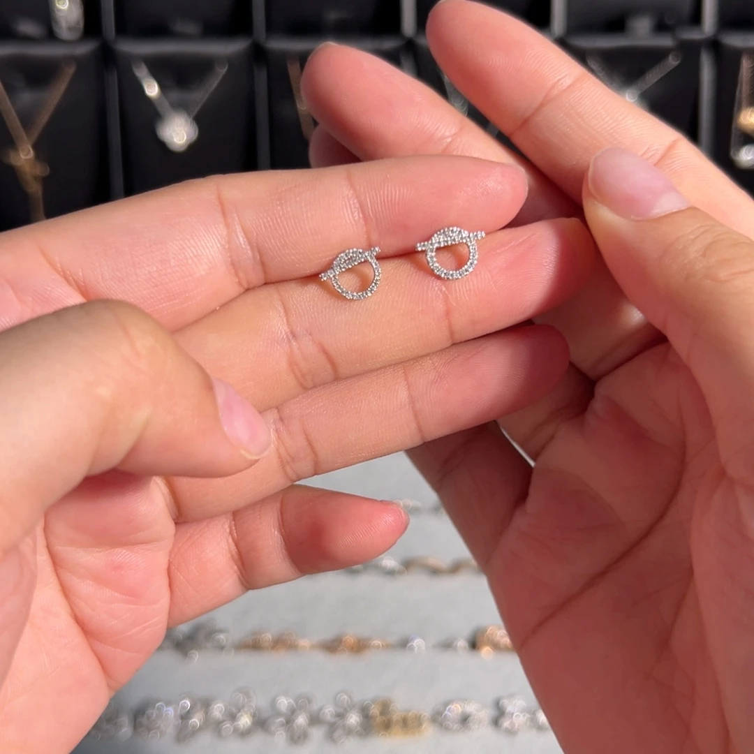 铂Pt950镶嵌耳饰钻石小q耳钉