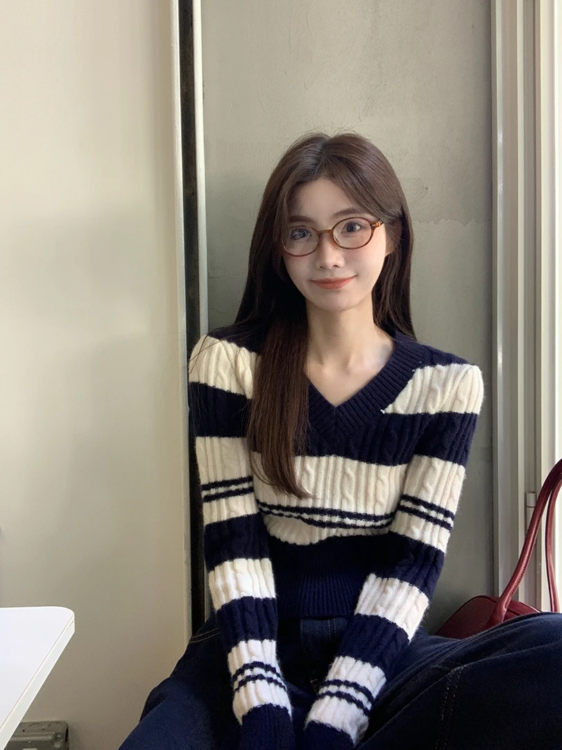 韩系穿搭套头毛衣女春秋季2025新款慵懒风高级感v领条纹针织衫潮