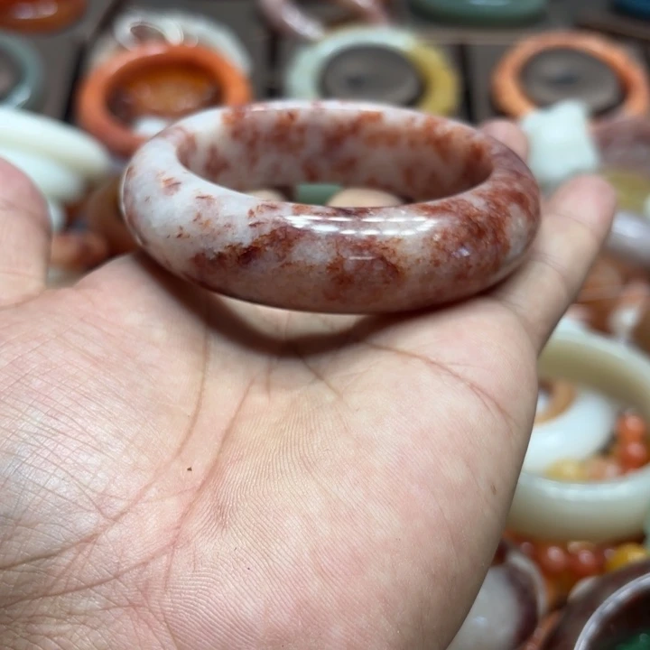 贵***涵石英岩玉合金颈饰