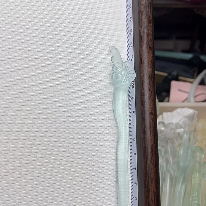 蛇纹石玉未镶嵌发簪梅