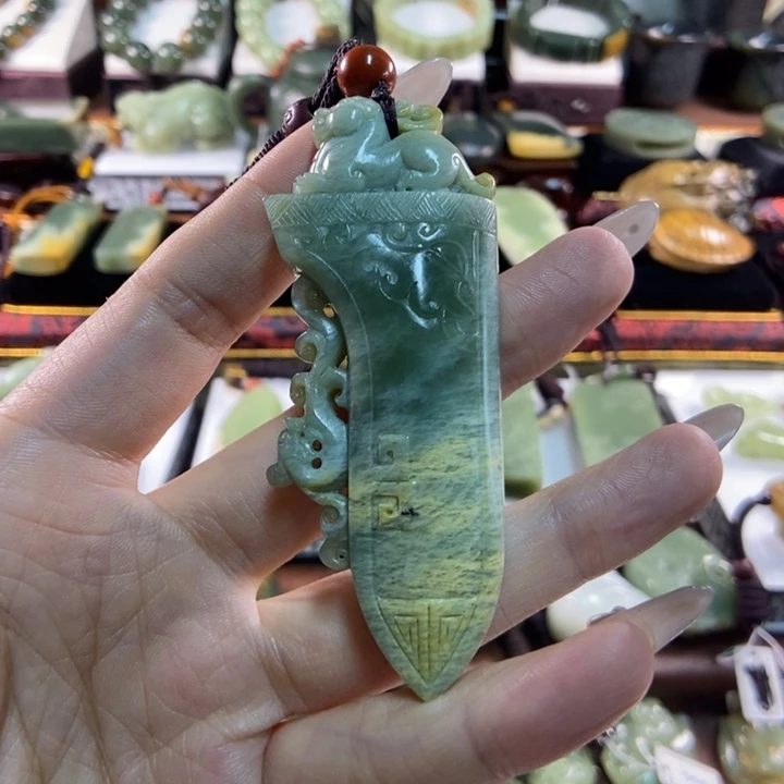 未镶嵌岫岩河磨玉（透闪石质玉）把件始**一