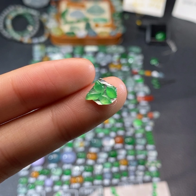 【闪购商品】翡翠挂件未镶嵌切割