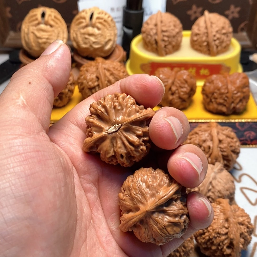 西***星文玩核桃把件宫灯核桃