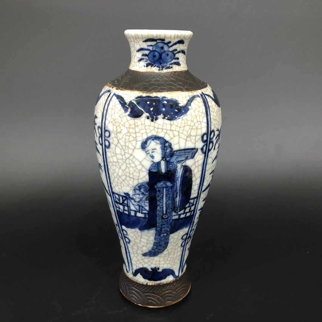 25110448 清晚期哥釉青花人物花鸟纹梅瓶  高28.2cm