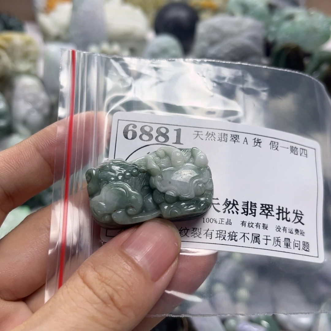 翡翠未镶嵌颈饰6881