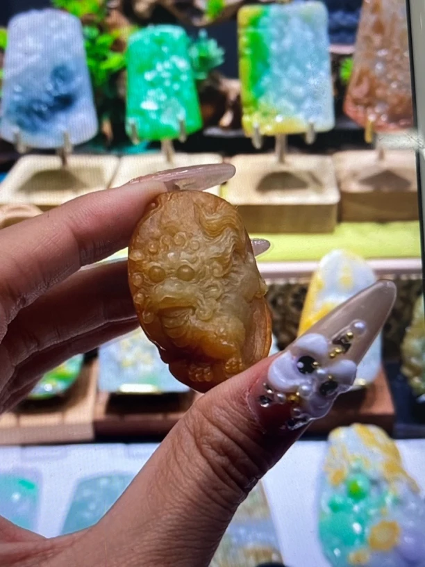 翡翠挂件一物一证毛货抛光