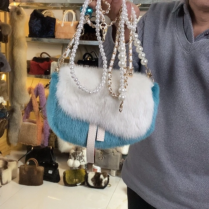 带子款钛合金娃叔皮草水貂毛马鞍包