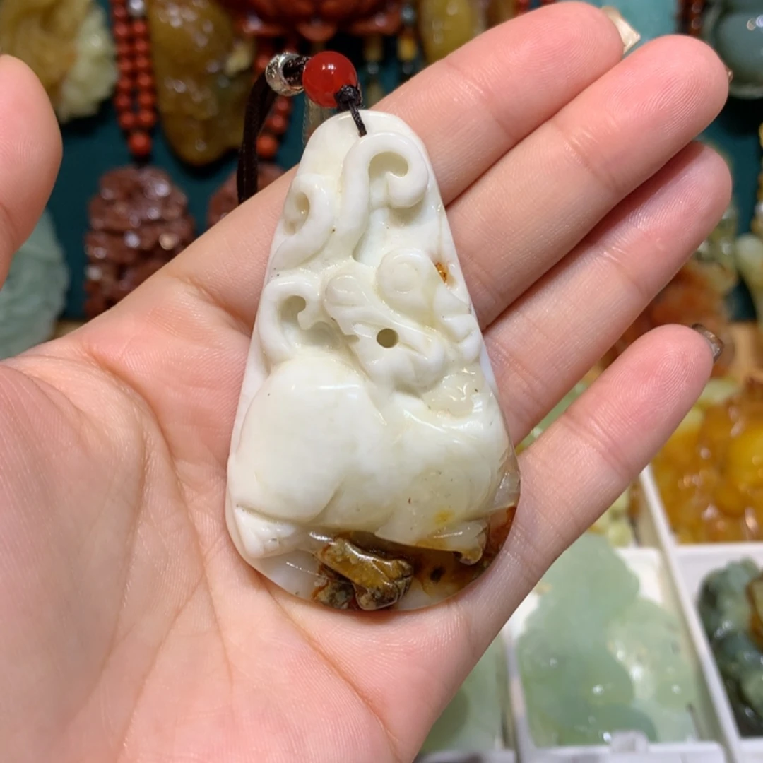 蛇纹石玉未镶嵌颈饰