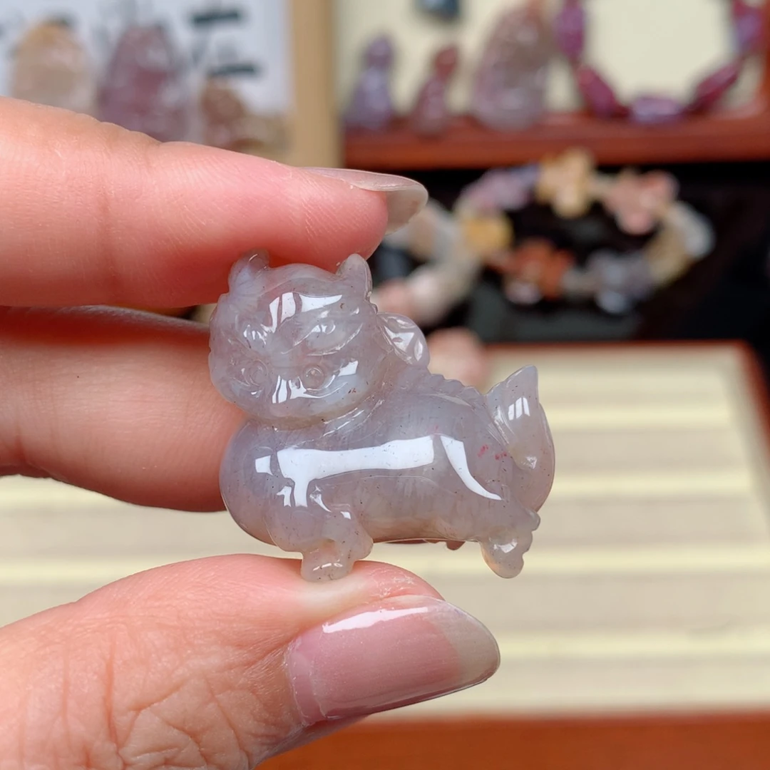 未镶嵌颈饰硅化玉