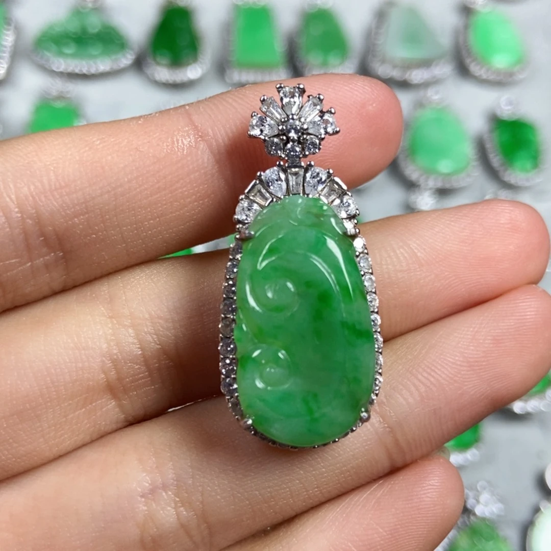 颈饰未镶嵌翡翠如意