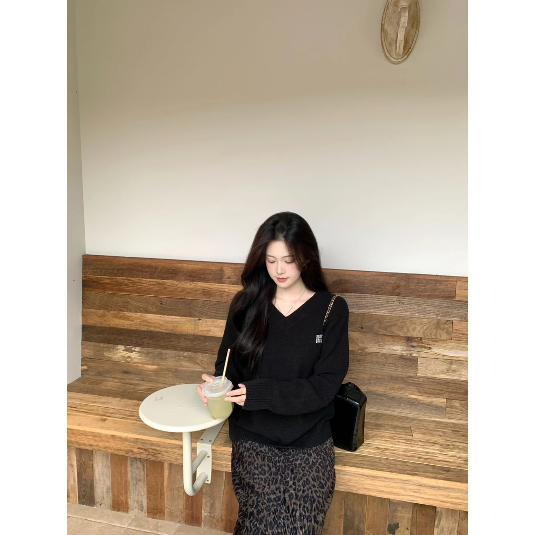 Zzhen【轻盈漫步】高级刺绣V领针织衫慵懒松弛上衣