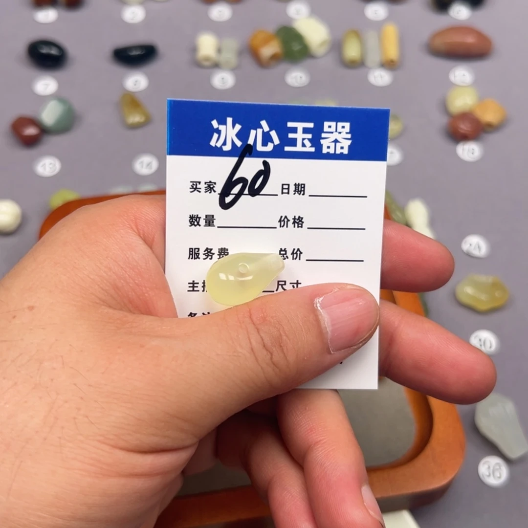 蛇纹石玉未镶嵌颈饰白*