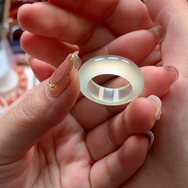 玛瑙/玉髓手镯未镶嵌$***$